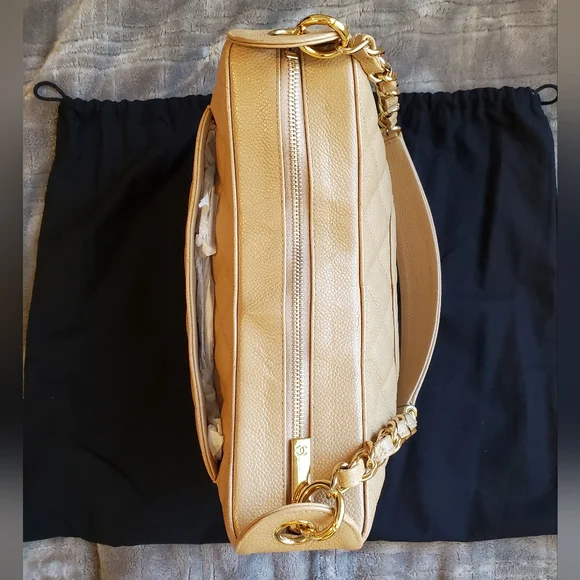 Chanel Timeless Quilted CC Caviar leather shoulder bag - Picture 5 of 16